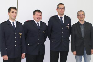 v.l.n.r.: Kommandant Daniel Rinklin, 1. stellvertretender Kommandant Kevin Rösch, 2. stellvertretender Kommandant Rudolf Schmid und Bürgermeister Jochen Grothe