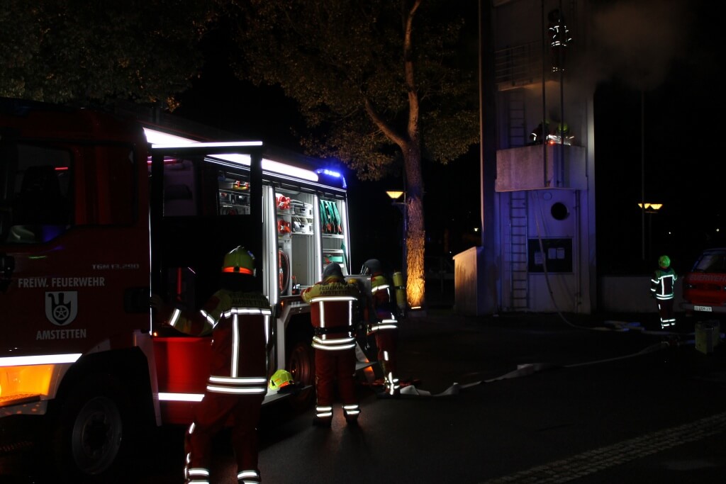 Schauübung: Personenrettung am Übungsturm