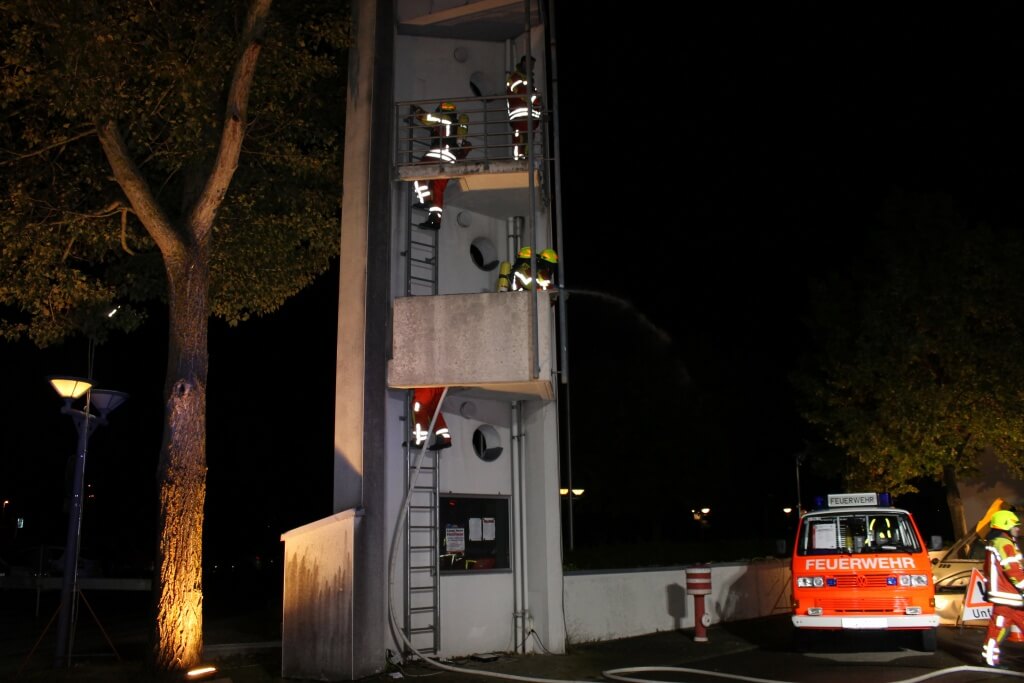 Schauübung: Personenrettung am Übungsturm