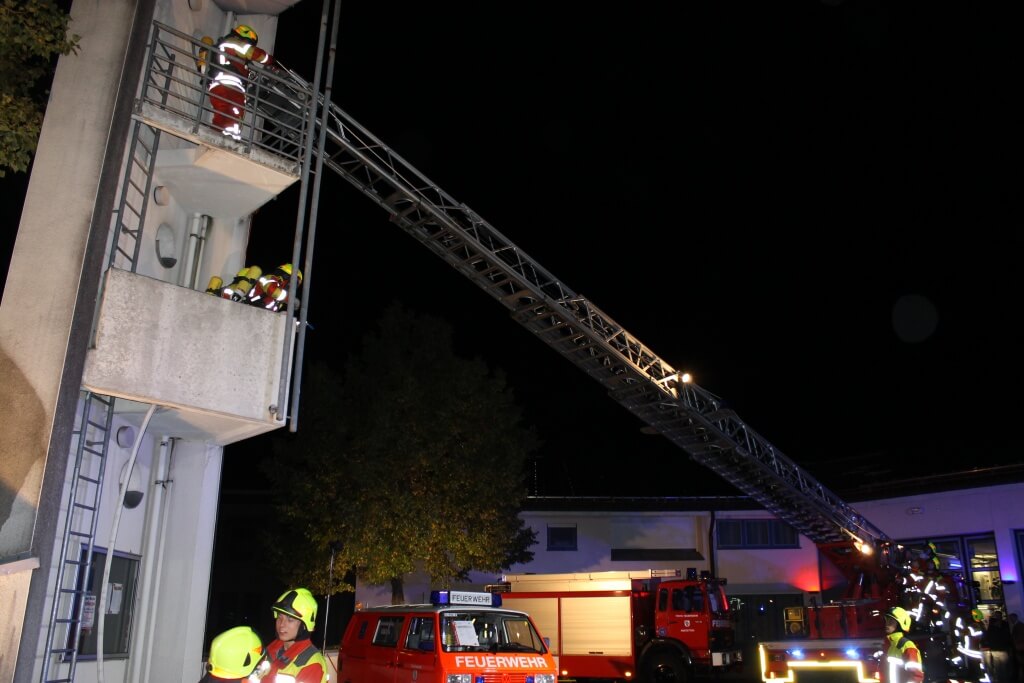 Schauübung: Personenrettung am Übungsturm