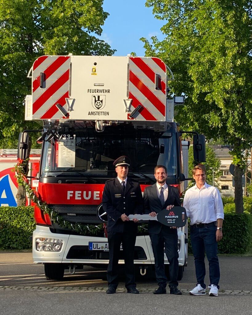 Fahrzeugübergabe: Neue Drehleiter für die Feuerwehr Amstetten