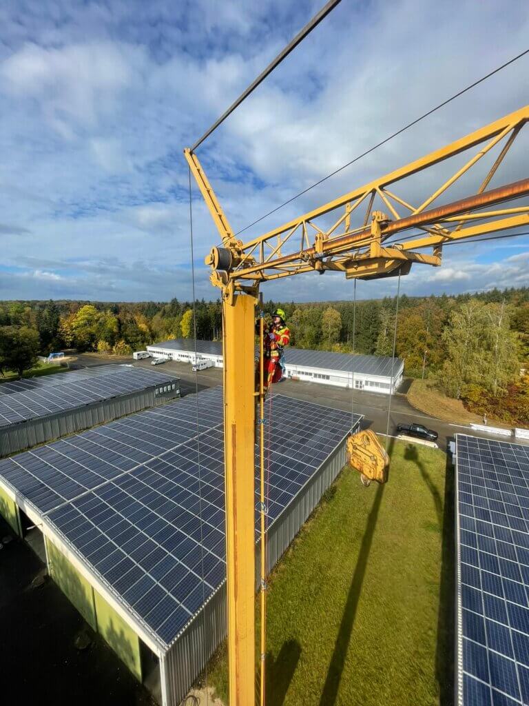 Lehrgang „Absturzsicherung / Einfaches Retten aus Höhen und Tiefen“
